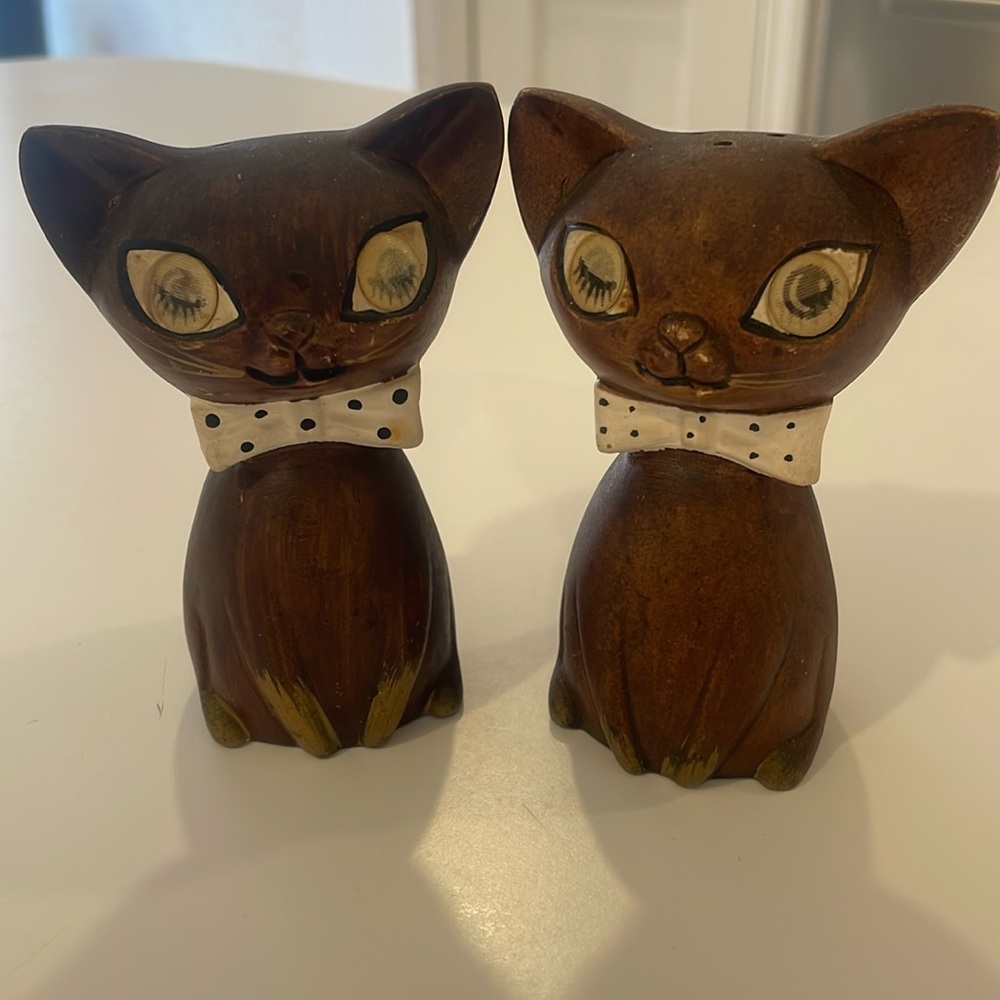 Cat salt and pepper shakers by LeJo